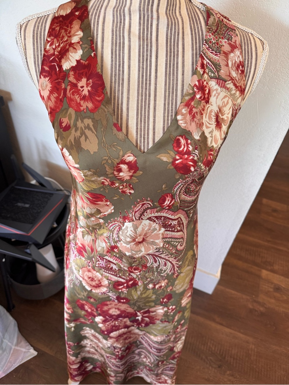 Lauren Ralph Lauren Olive Floral Midi Dress with Burgundy and Cream - Picture 3 of 5